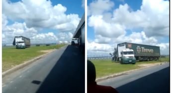 Caminhoneiro revoltado descarrega mercadoria no chão em pátio