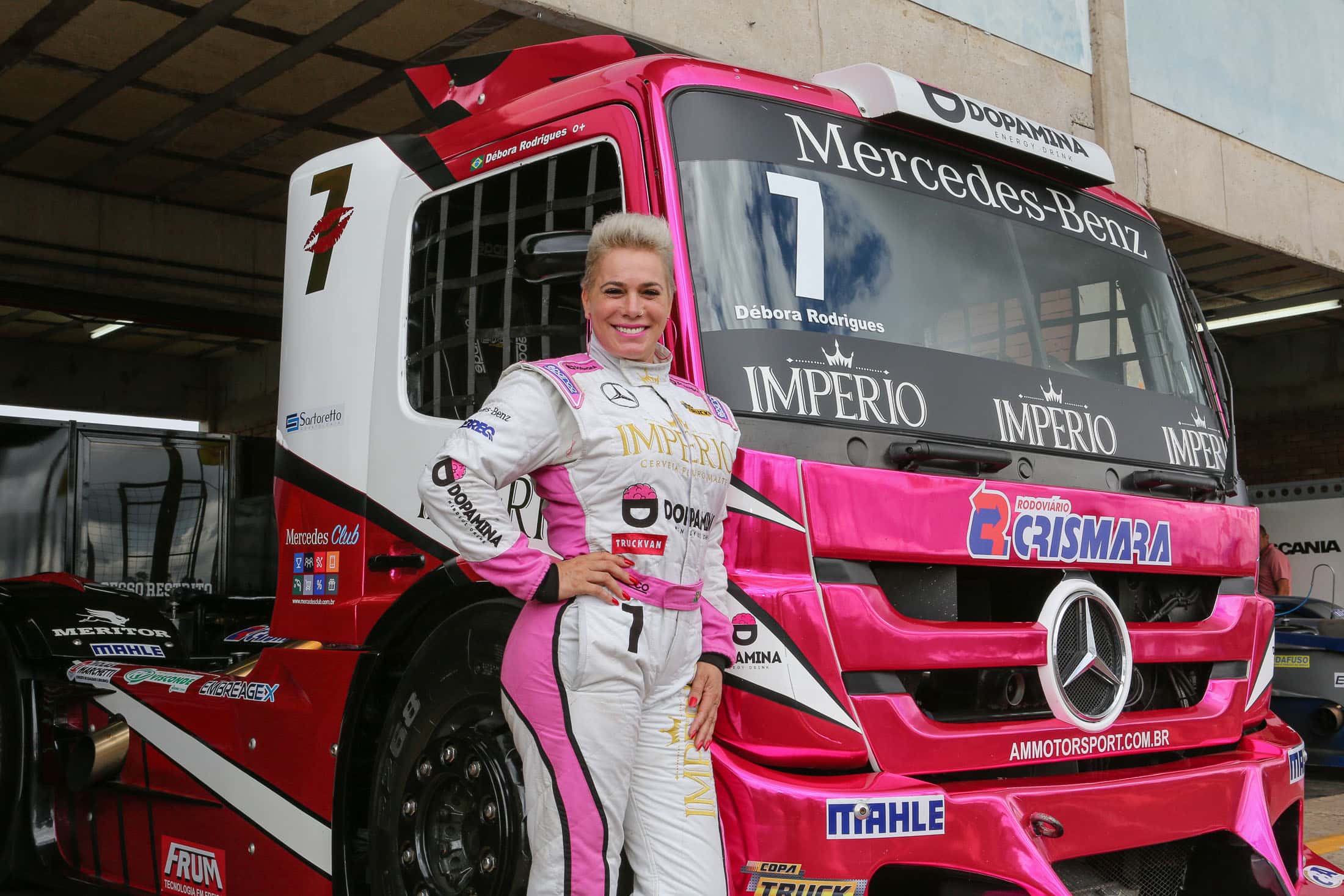 Como está Débora Rodrigues Caminhoneira rica e famosa que despontou na Fórmula Truck