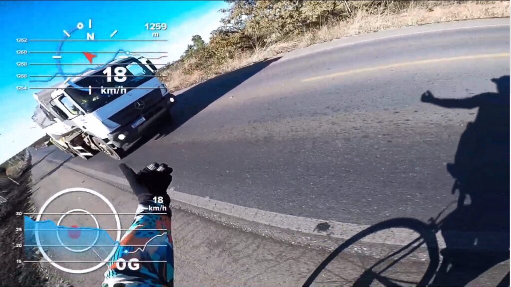 Confusão entre caminhoneiro e ciclista, quem realmente estar certo ?