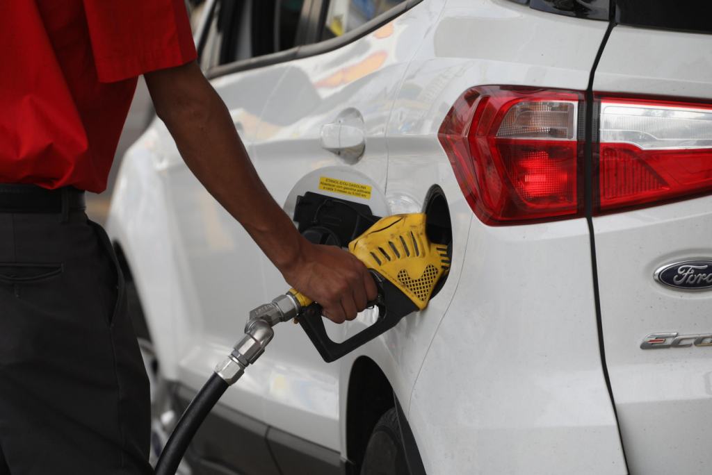 Gasolina e diesel diminuíram o valor drasticamente nas últimas semanas