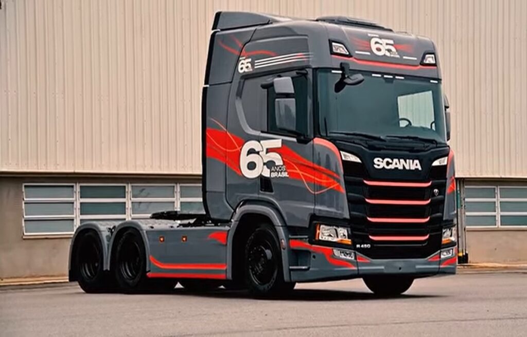 Scania lança caminhão em comemoração aos seus 65 anos