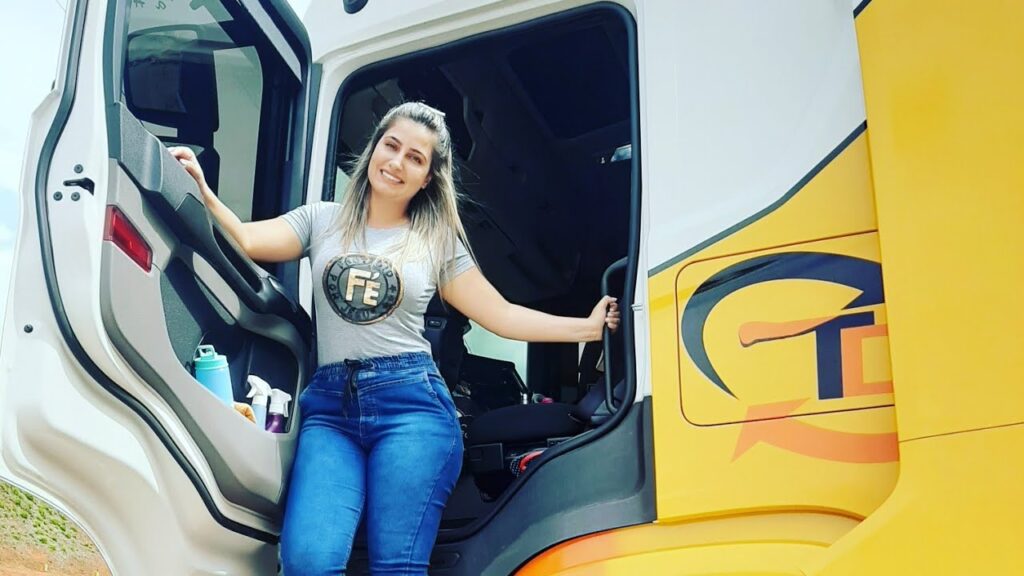 Conheça a jornada da caminhoneira Suelen Lopes
