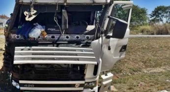 Motorista desvia de carros para evitar acidente e sua criança perde a vida após caminhão tombar