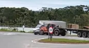 Caminhão pequeno é atingido por jacaré em uma rodovia em Peruíbe