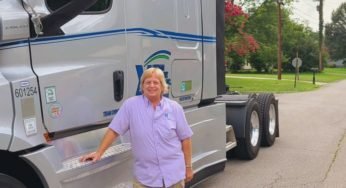 Caminhoneira ganha prêmio após rodar mais de 6 milhões de quilômetros sem acidentes