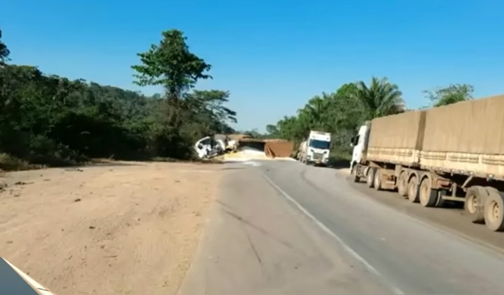 Acidente Com Colisão Traseira Em Carreta Termina Em Morte De Caminhoneira