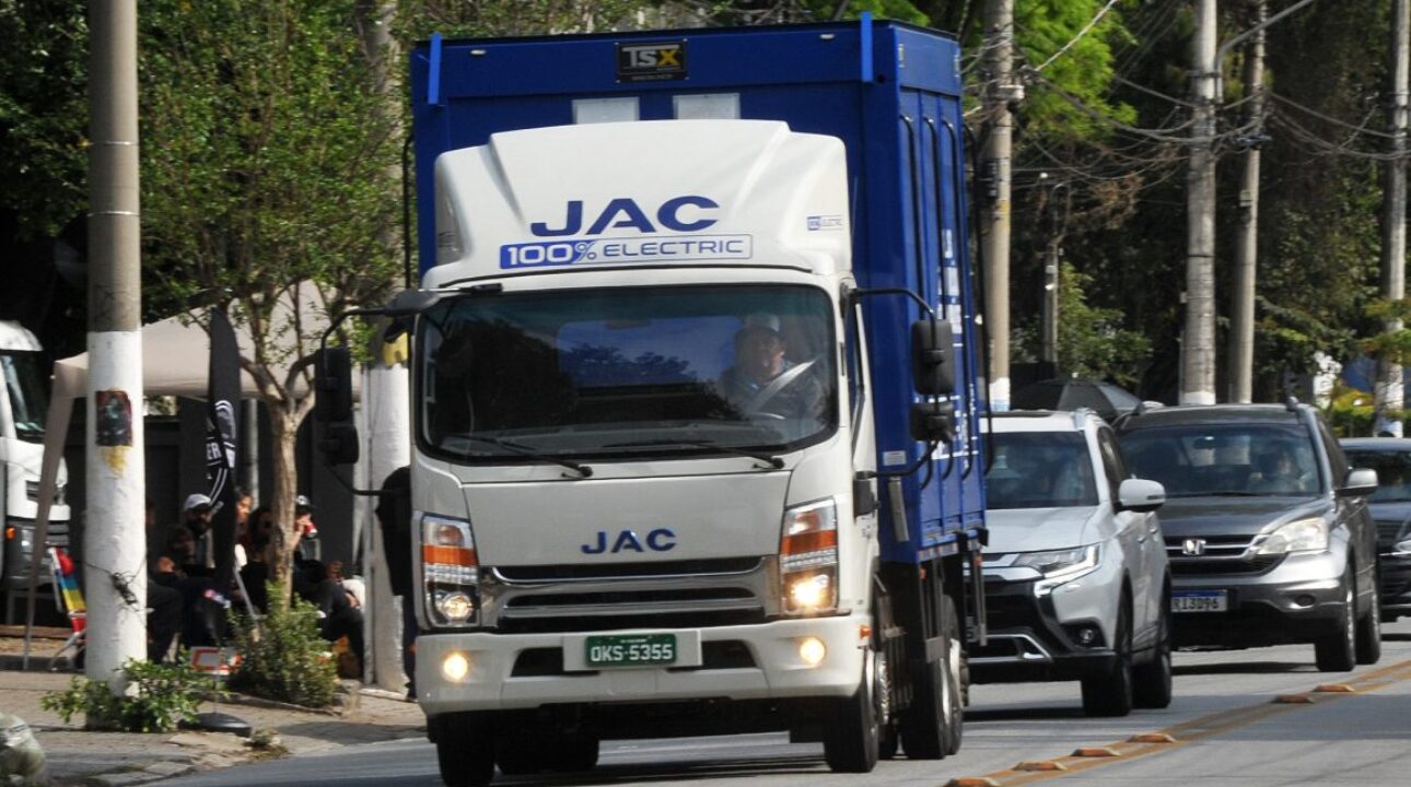 JAC Motors lança novo caminhão elétrico no Brasil