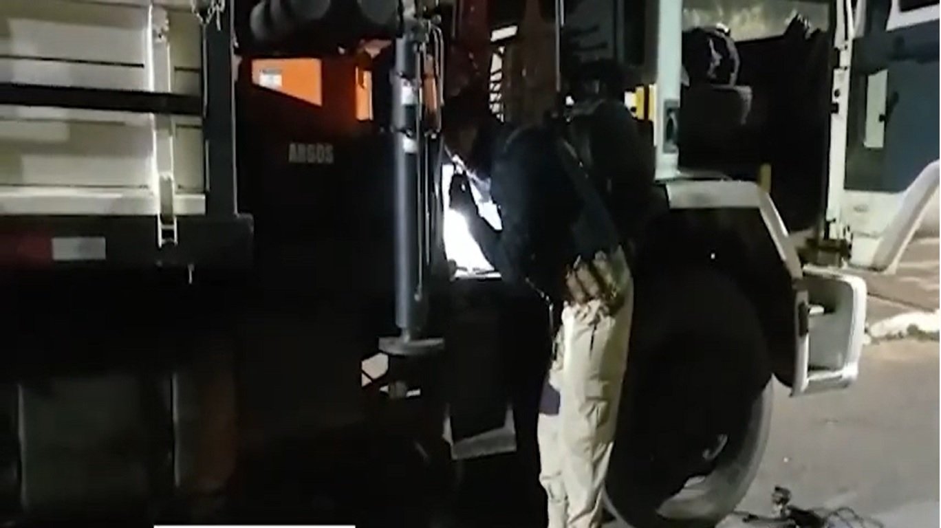 PRF encontra fundo falso em caminhão e caminhoneiro confessa ter recebido R$ 40 mil pelo transporte de drogas