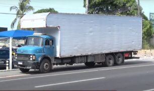 PRF flagra caminhoneiro que teria ganhado R$ 1.000 para transportar drogas