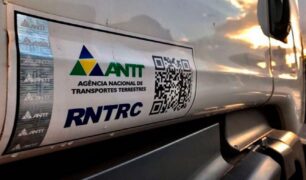 Saiba o que fazer para renovar o cadastro no RNTRC e receber o auxílio caminhoneiro
