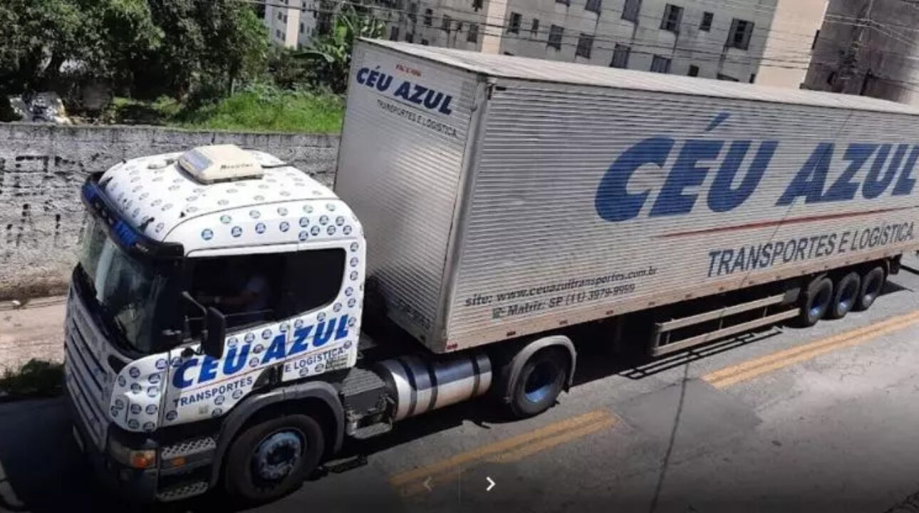 Transportadora Céu Azul abre vagas para motorista carreteiro.