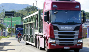 Veja a diferença do tratamento com caminhoneiros no Brasil e fora do país