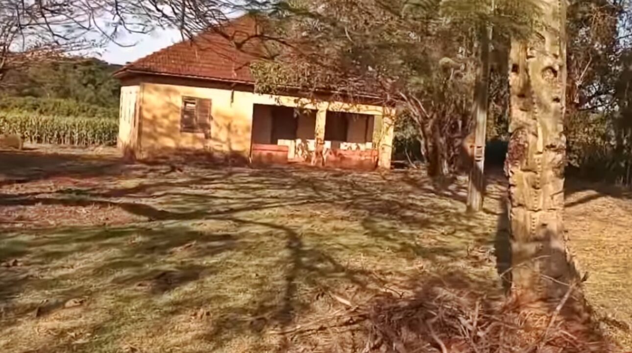 Essa casa foi abandonada por causa de um caminhoneiro