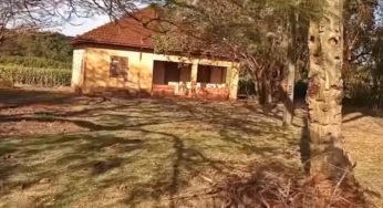 Essa casa foi abandonada por causa de um caminhoneiro