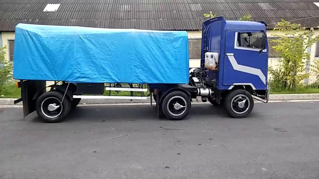 Mini carreta construída em casa sendo desatrelada do cavalo