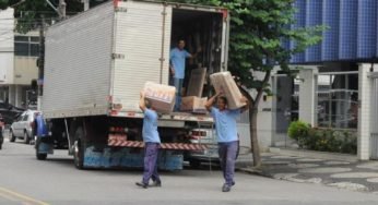 Ajudante de caminhoneiro é indenizado em R$ 3 mil por dormir em báu de caminhão