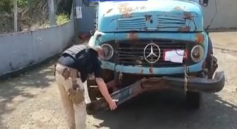 Caindo aos pedaços caminhão é apreendido pela PRF
