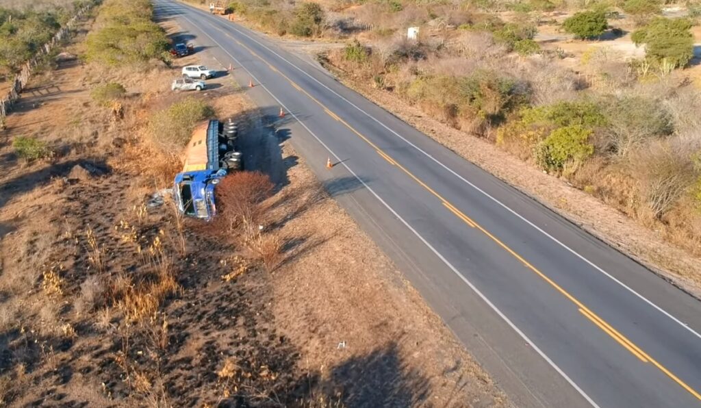 Na BR-116 um flagrante de imprudência no local do acidente