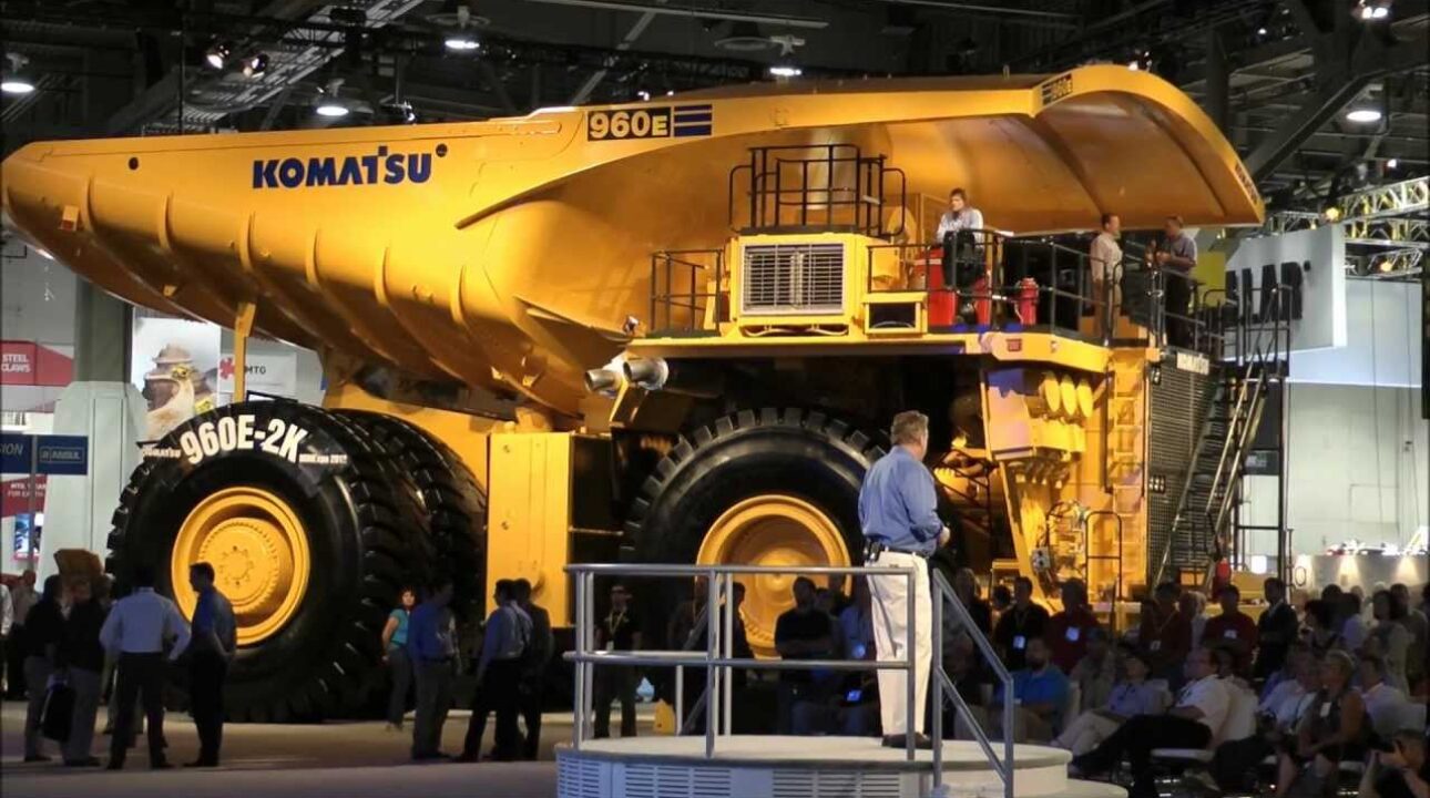 Conheça uma das maiores potências da mineração, Komatsu 960E