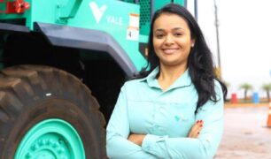 Mineira com 25 anos será a primeira mulher dirigir um caminhão com 72 toneladas 100% elétrico