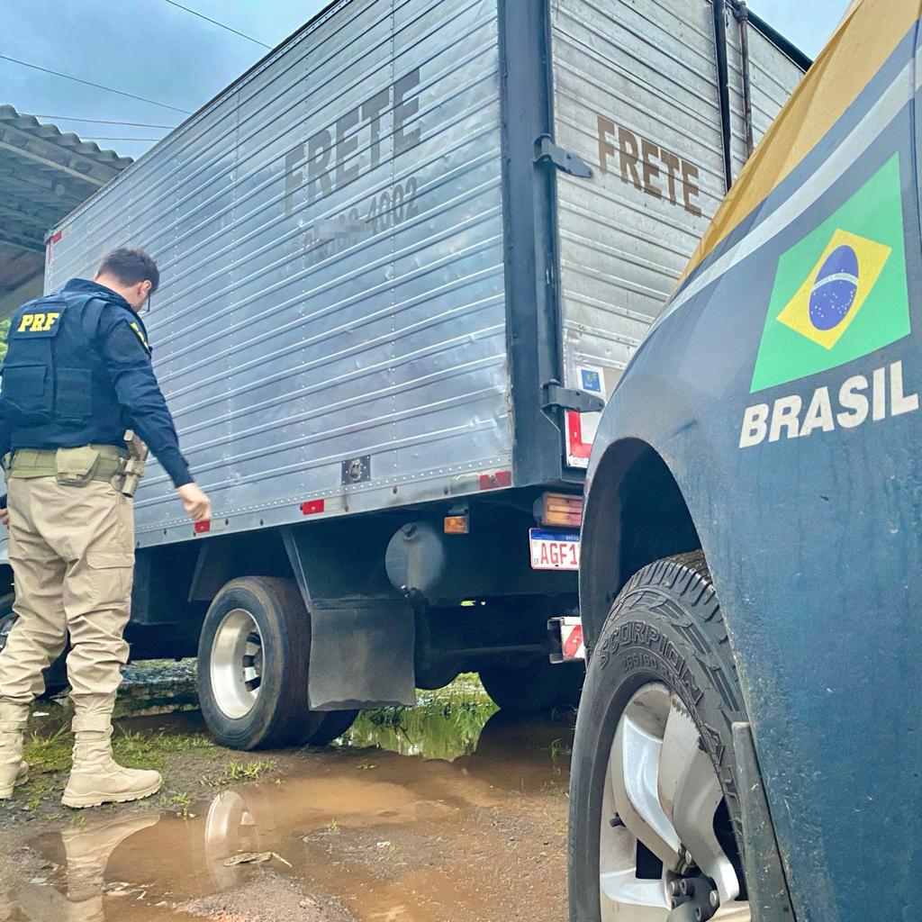 PRF apreende caminhão comprado com cheque sem fundo