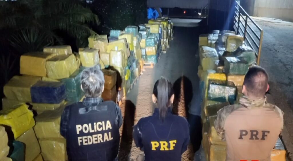 PRF e PF Apreenderam aproximadamente 18 toneladas de Maconha