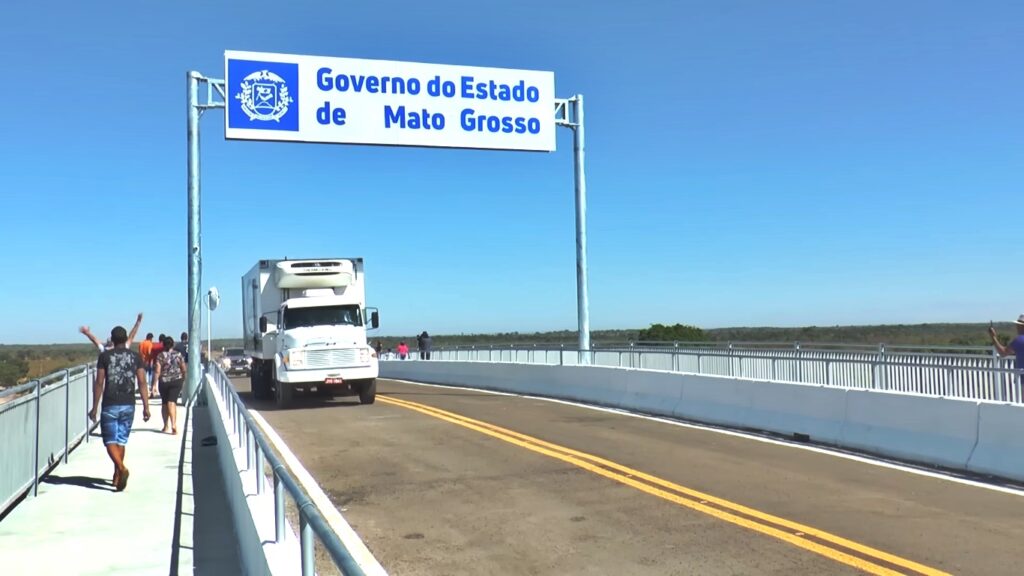 Caminhoneiro que realizou a primeira travessia na Ponte da Integração Jose Monteiro Guimarães