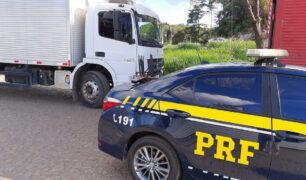 Caminhão que seria utilizado em assalto é recuperado pela PRF em Minas