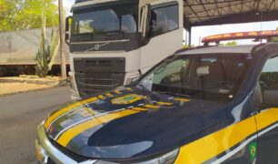 Caminhão roubado é recuperado em Guaraí pela PRF