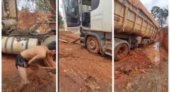 Caminhoneiro tenta desatolar caminhão com enxada em estrada com péssima condição 