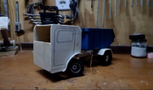 Mini caminhão caçamba de controle remoto feito com sucata