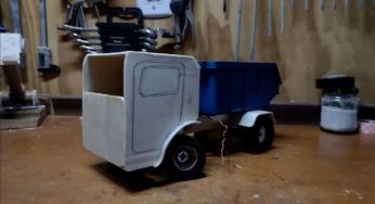 Mini caminhão caçamba de controle remoto feito com sucata