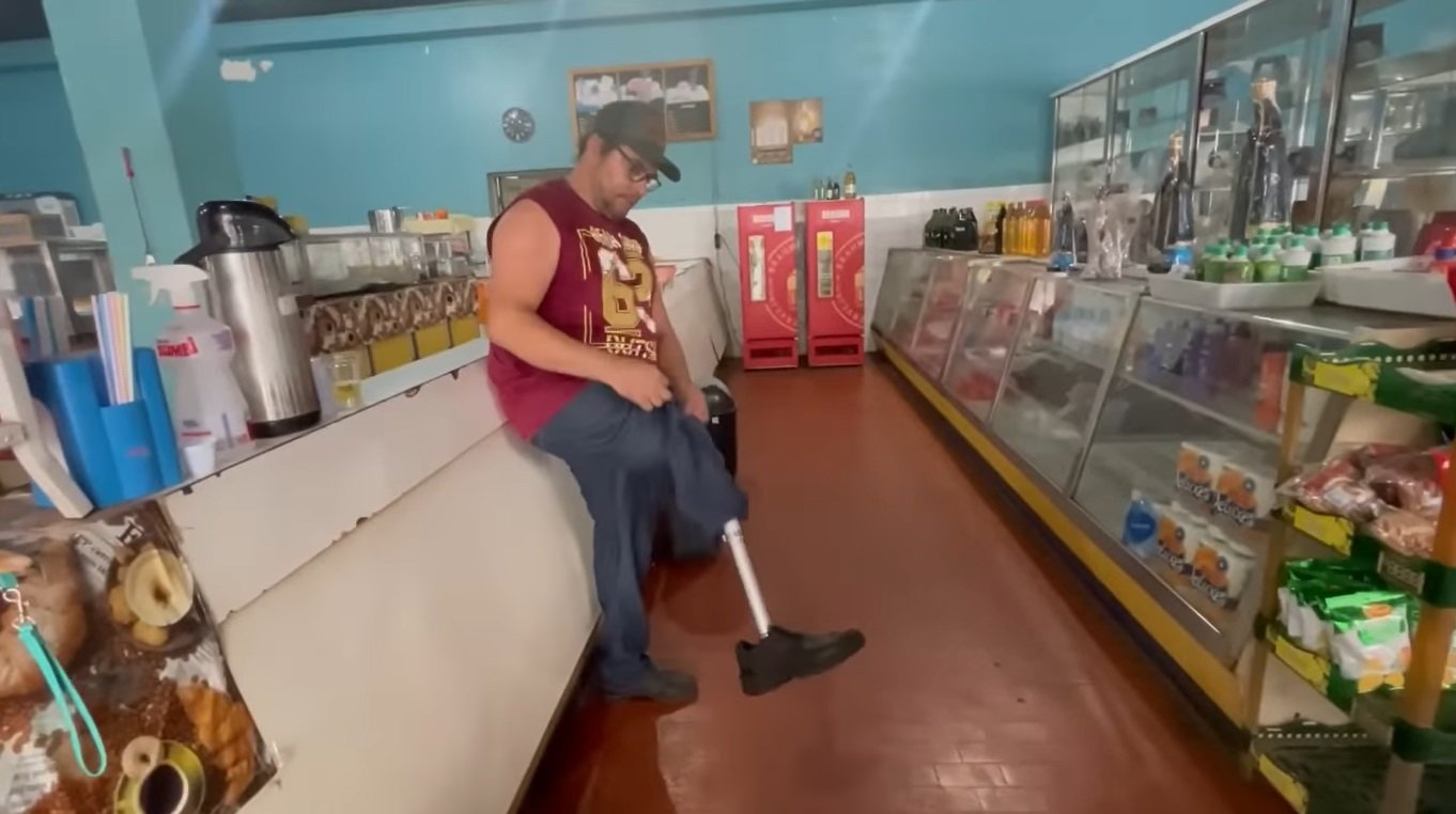 Motorista de caminhão, dirige sem uma perna, esse é um exemplo