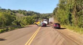 PRF afirma que caminhoneiro morreu após cair de barranco para ver acidente