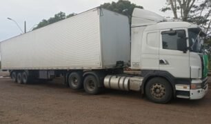 PRF recupera caminhão que estava sendo levado para fronteira