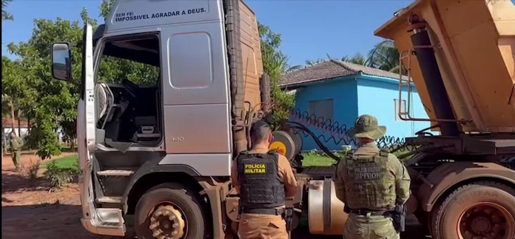 Polícia militar recupera carreta no estado do Paraná