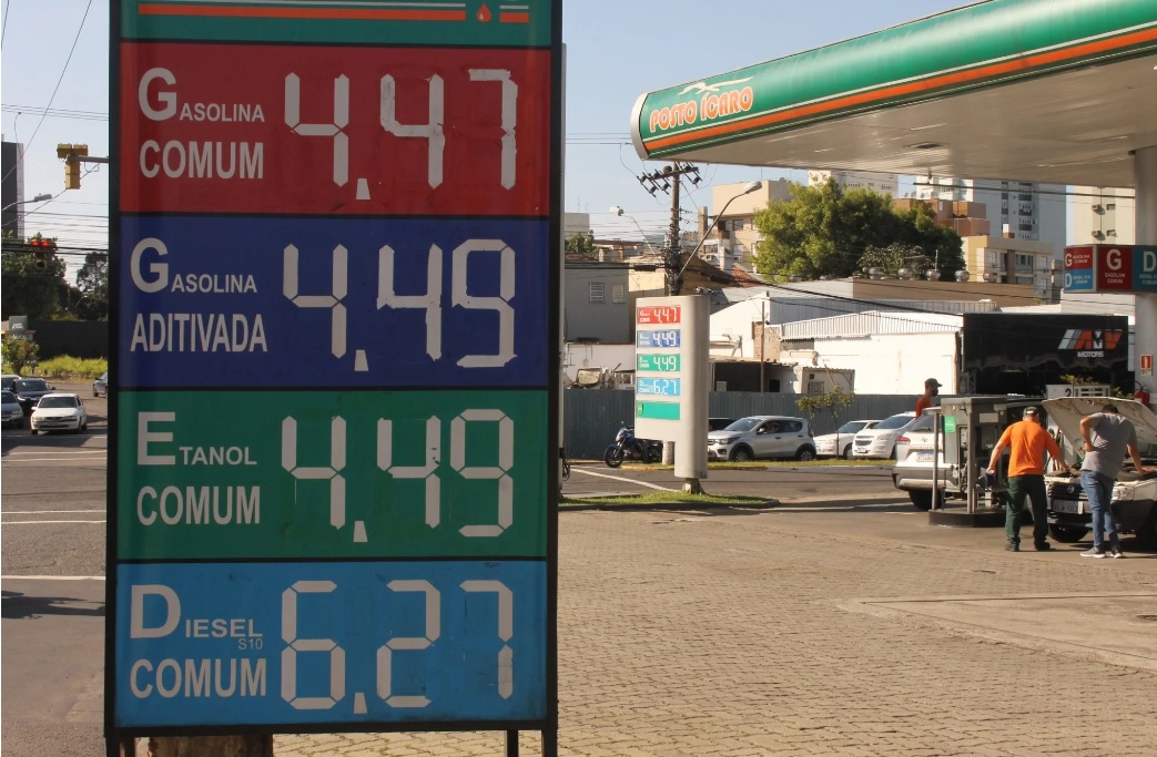 Preço médio do diesel e da gasolina recua em outubro na maioria dos estados