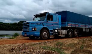 Scania T 143 o último V8 bicudo da marca no Brasil