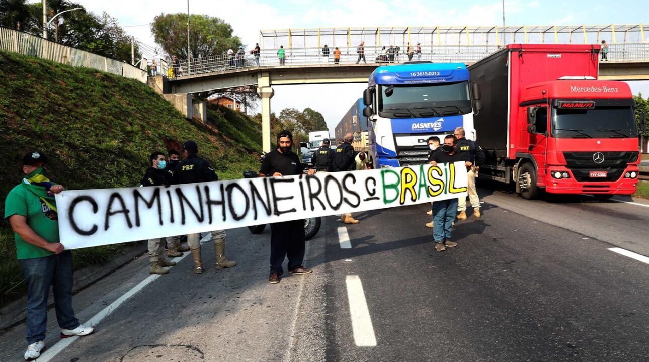 Greve dos caminhoneiros intensifica, veja os pontos bloqueados.