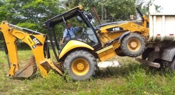 Operador revela quanto ganha operando uma escavadeira.