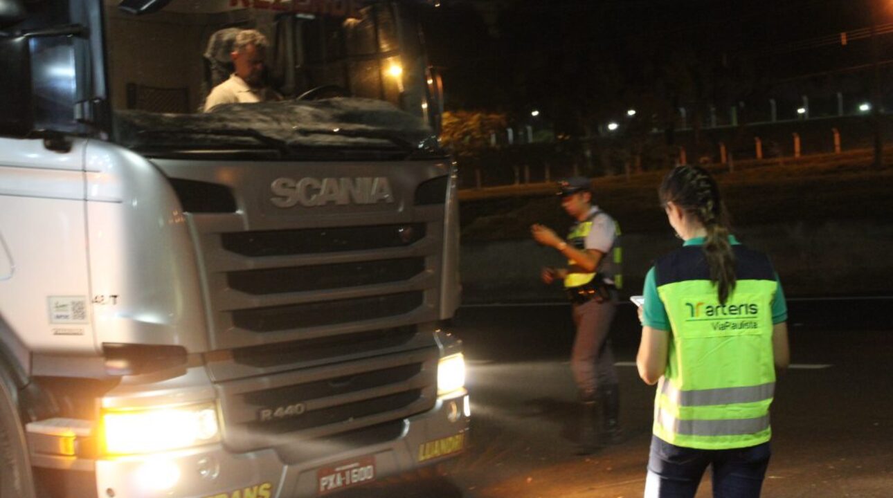 Caminhoneiro pode rodar a noite?