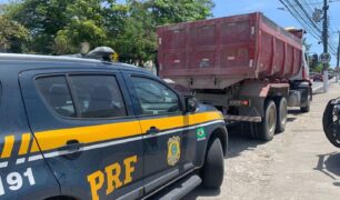 PRF recupera caminhão roubado em 2020 utilizando placa clonada do Exército