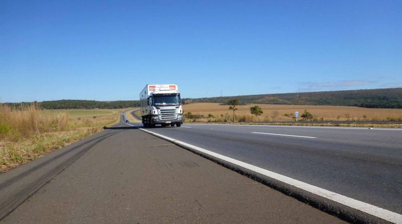 Conheça a BR-153, o trajeto mais famoso entre os caminhoneiros