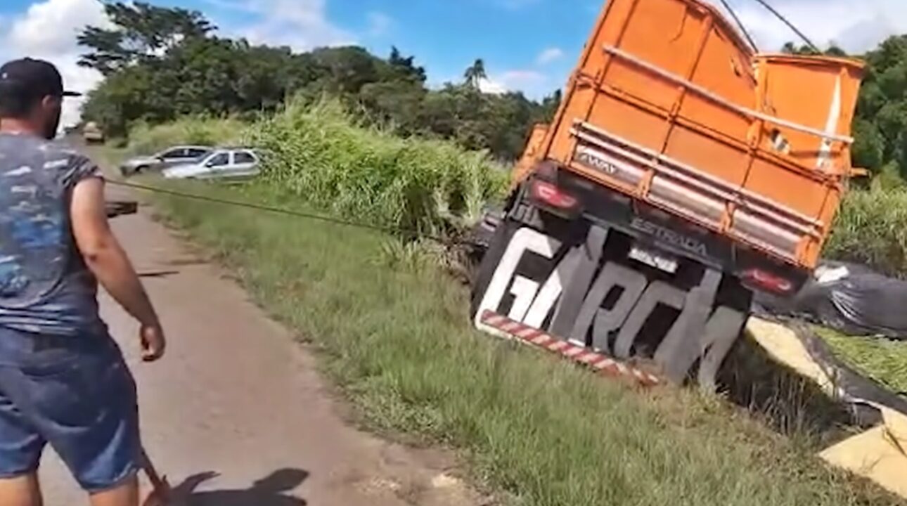 Bruno Garcia mostra o destombamento do seu caminhão