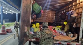 Caminhão é flagrado com 31 turistas de MG, no baú, na BR – 262