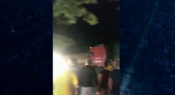 Caminhoneiro avança sobre manifestantes e atropela mulher em Rondônia