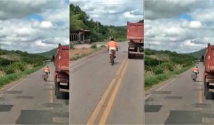 Ciclista passando caminhão