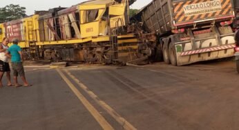 Caminhoneiro foge após maquinista vir a óbito em acidente com trem em passagem de nível