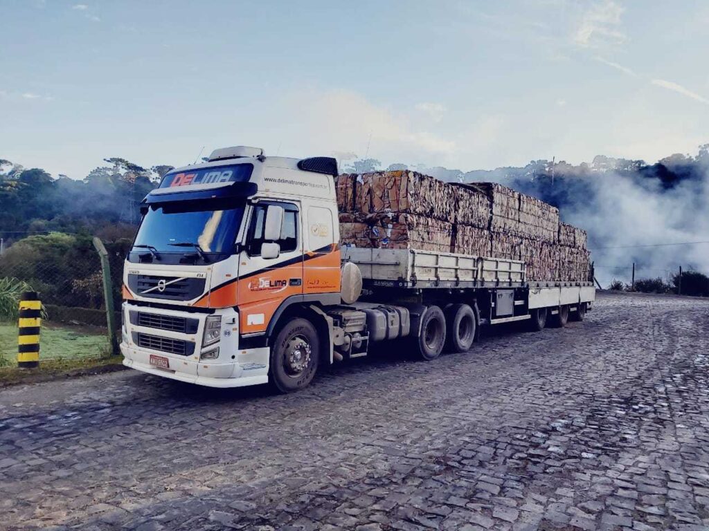 Transportadora Lima abre vagas para motorista carreteiro