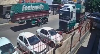 Caminhoneiro da Fontanella fica desesperado após tombamento de carreta parada